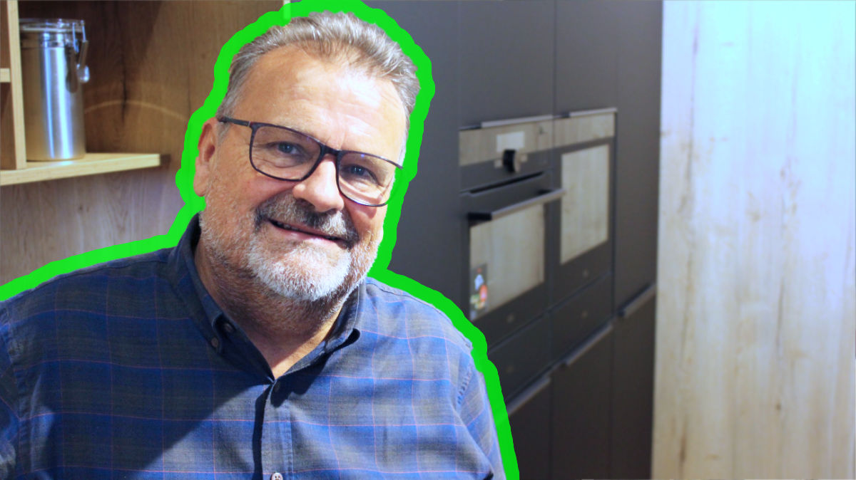 Experte zeigt Küchenzeile